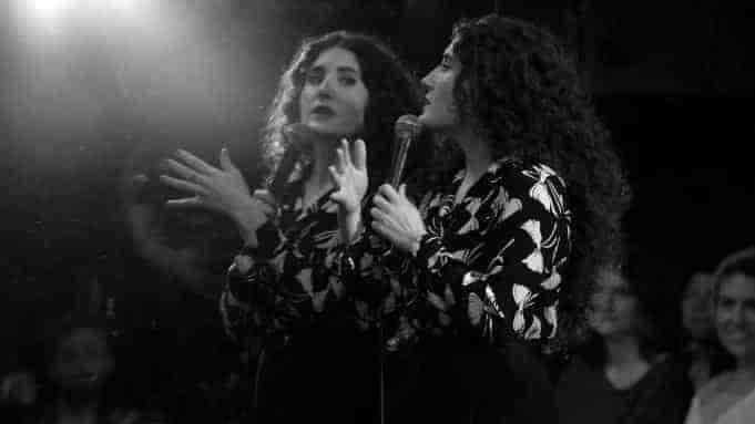 عرض Kate Berlant: Cinnamon in the Wind 2022 مترجم اون لاين